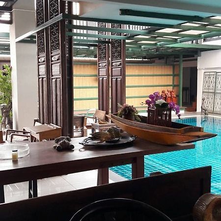 Baan Tanwa - Mrt Ratchadapisek Hotell Bangkok Exteriör bild