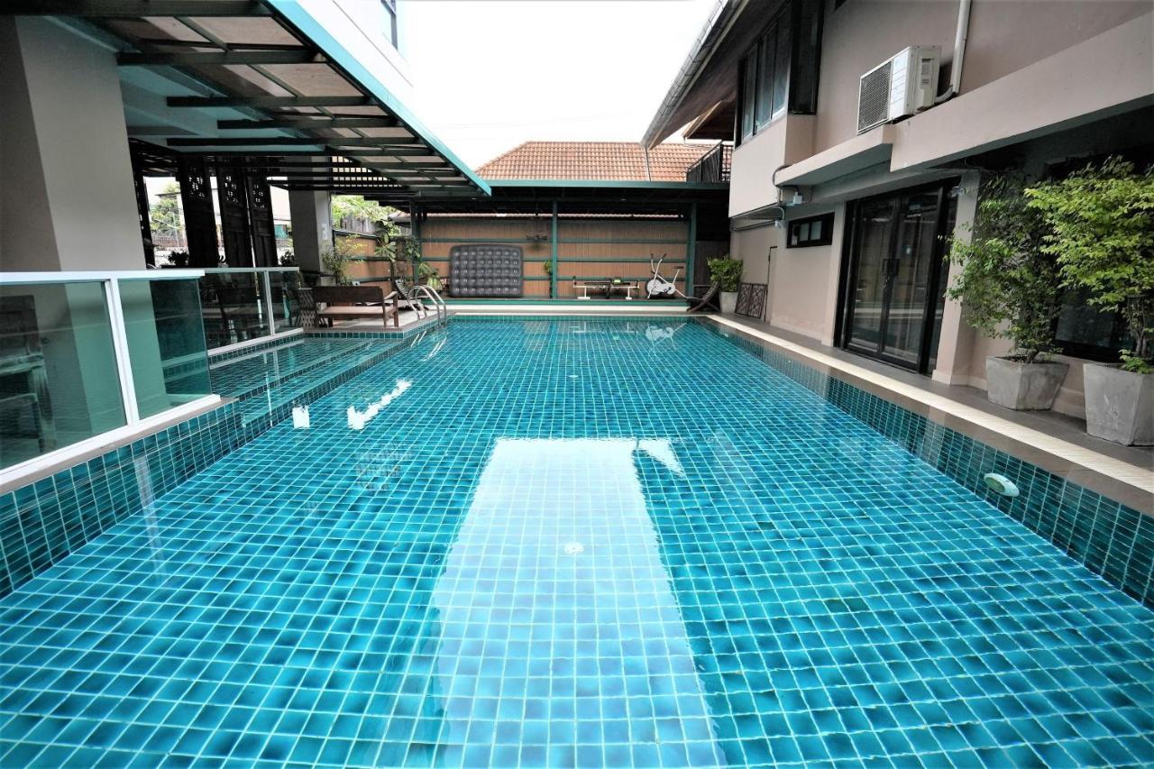Baan Tanwa - Mrt Ratchadapisek Hotell Bangkok Exteriör bild