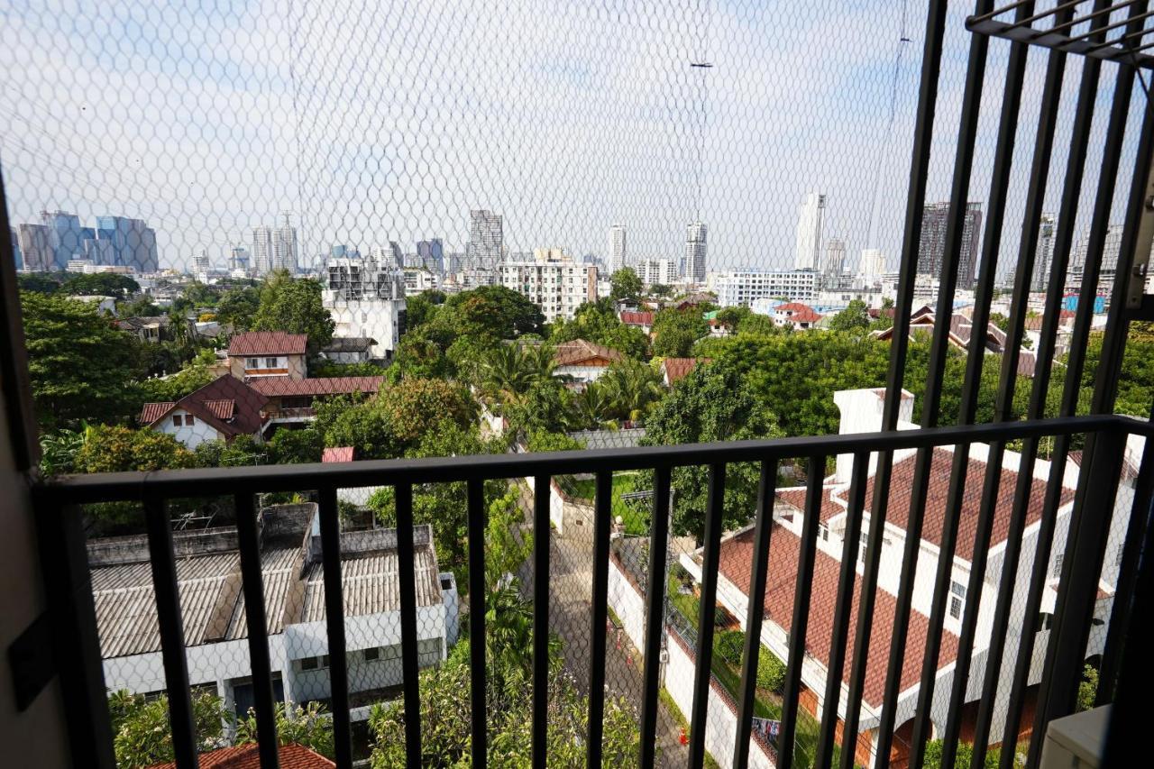 Baan Tanwa - Mrt Ratchadapisek Hotell Bangkok Exteriör bild