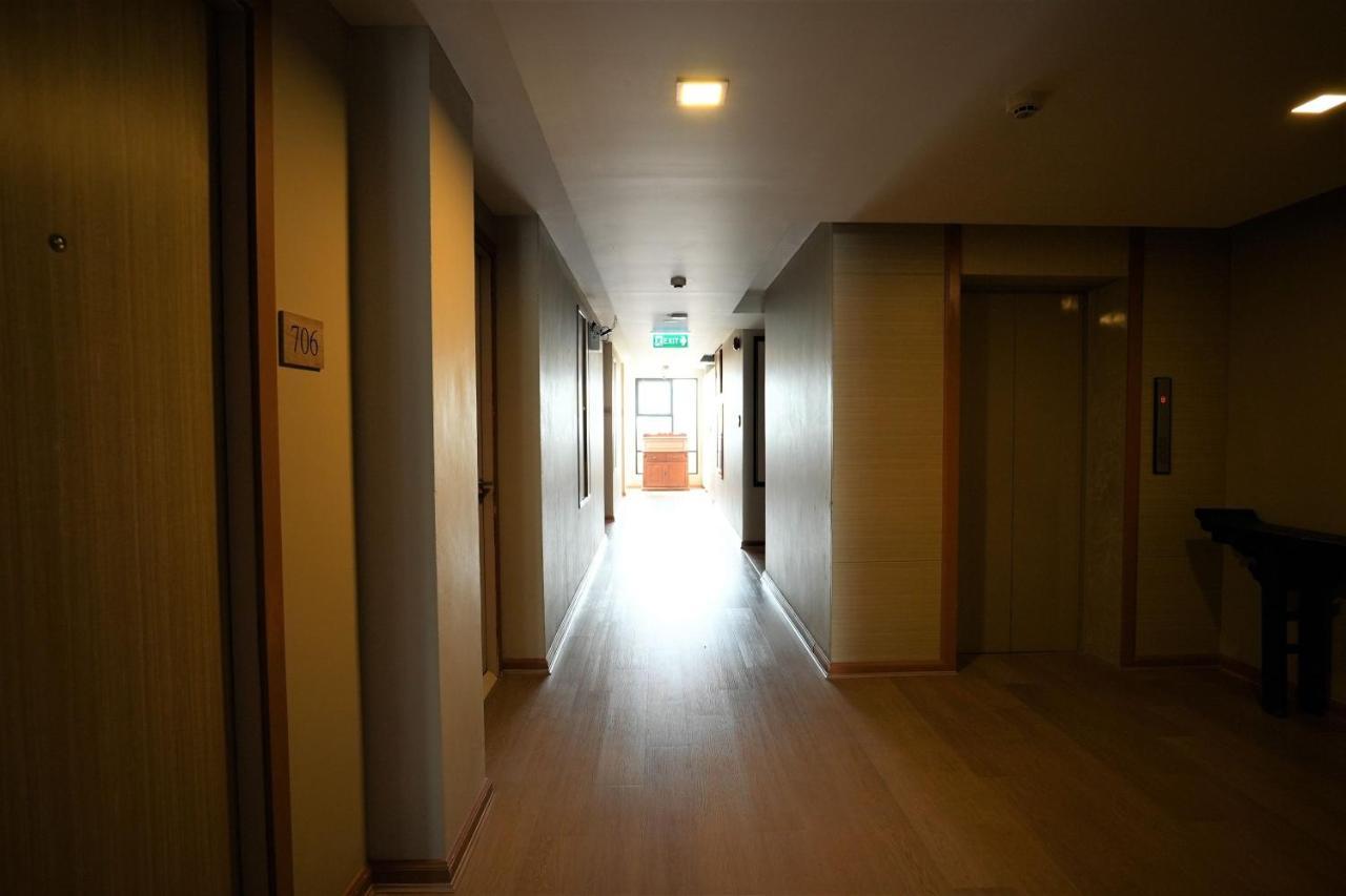 Baan Tanwa - Mrt Ratchadapisek Hotell Bangkok Exteriör bild