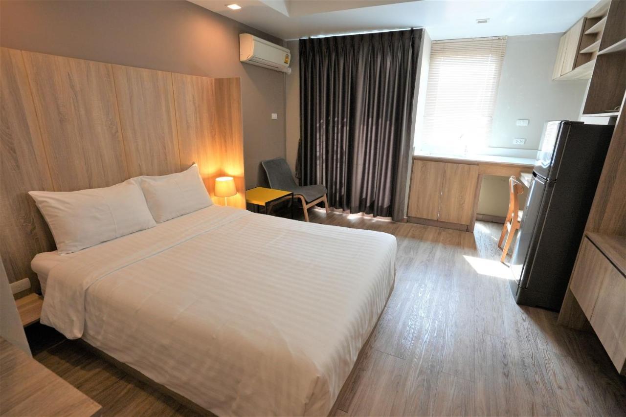 Baan Tanwa - Mrt Ratchadapisek Hotell Bangkok Exteriör bild