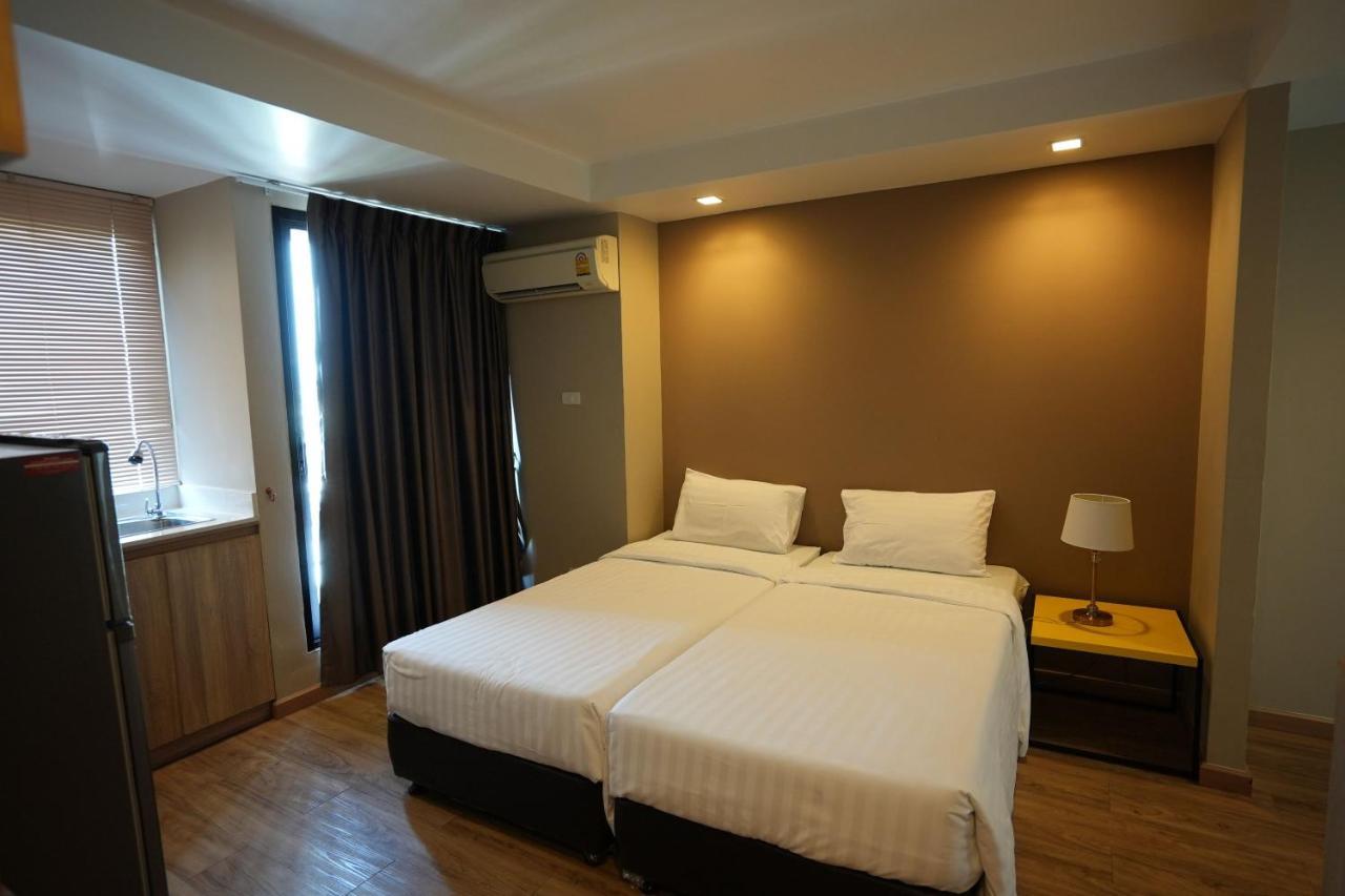 Baan Tanwa - Mrt Ratchadapisek Hotell Bangkok Exteriör bild