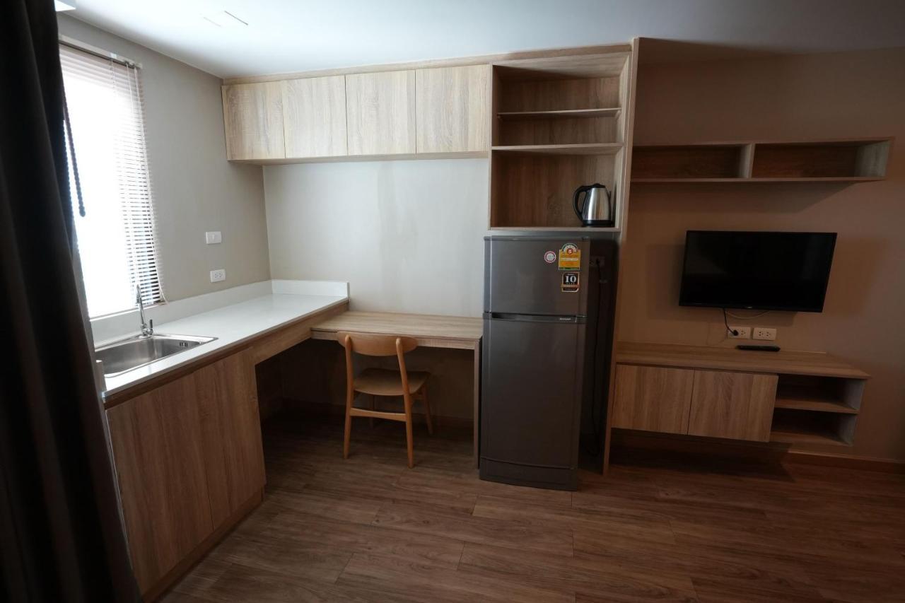 Baan Tanwa - Mrt Ratchadapisek Hotell Bangkok Exteriör bild