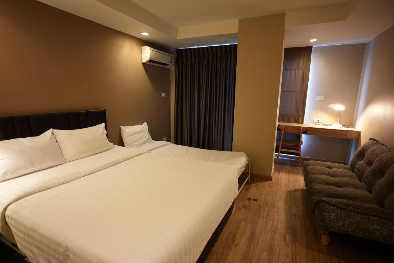 Baan Tanwa - Mrt Ratchadapisek Hotell Bangkok Exteriör bild