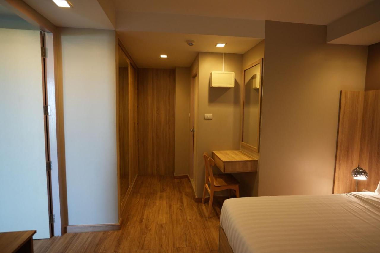 Baan Tanwa - Mrt Ratchadapisek Hotell Bangkok Exteriör bild