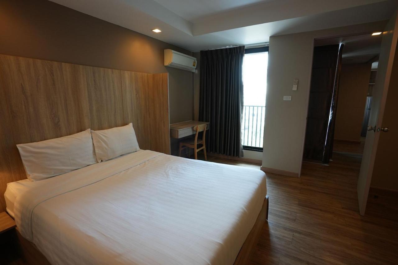 Baan Tanwa - Mrt Ratchadapisek Hotell Bangkok Exteriör bild
