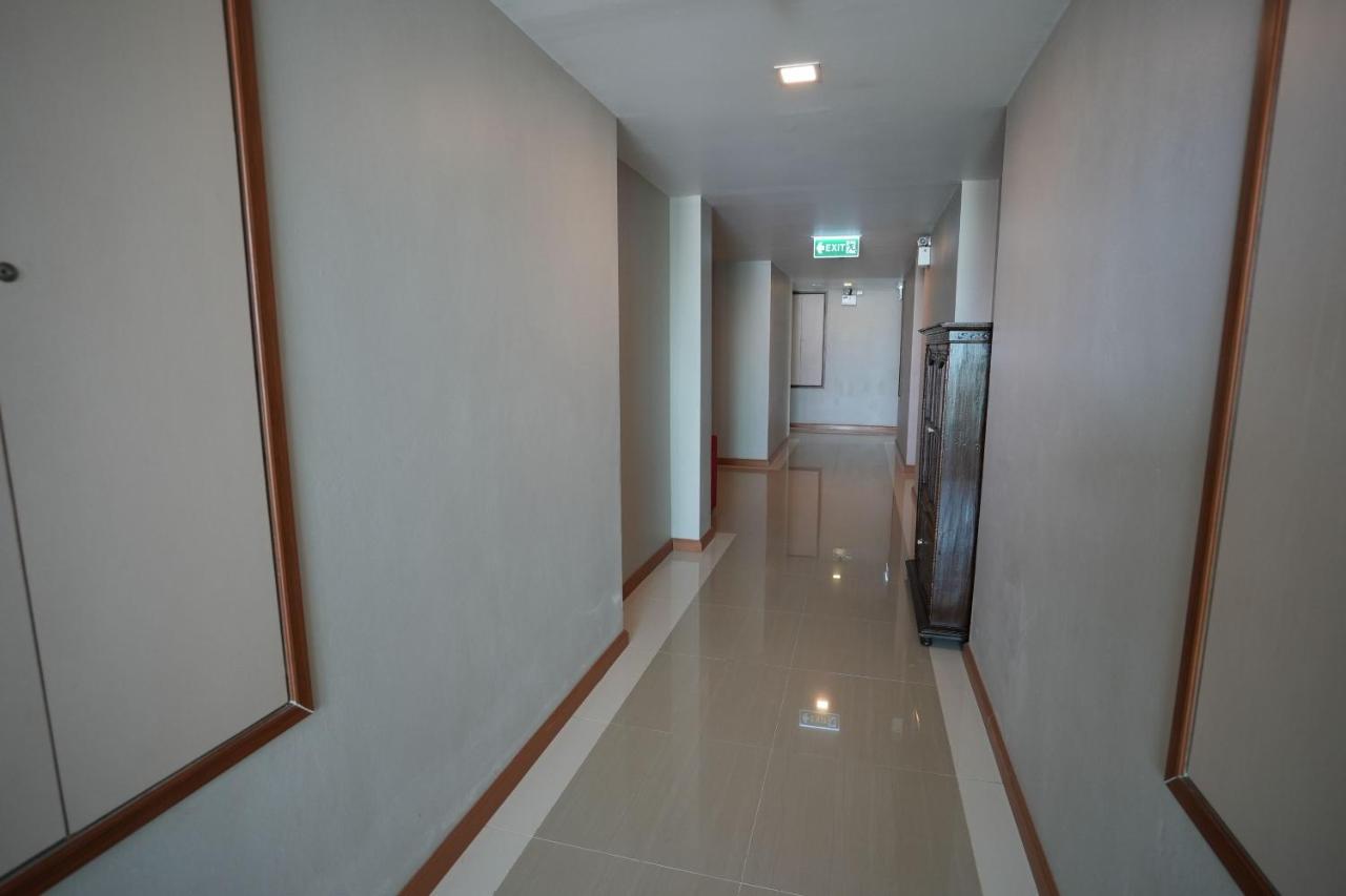 Baan Tanwa - Mrt Ratchadapisek Hotell Bangkok Exteriör bild