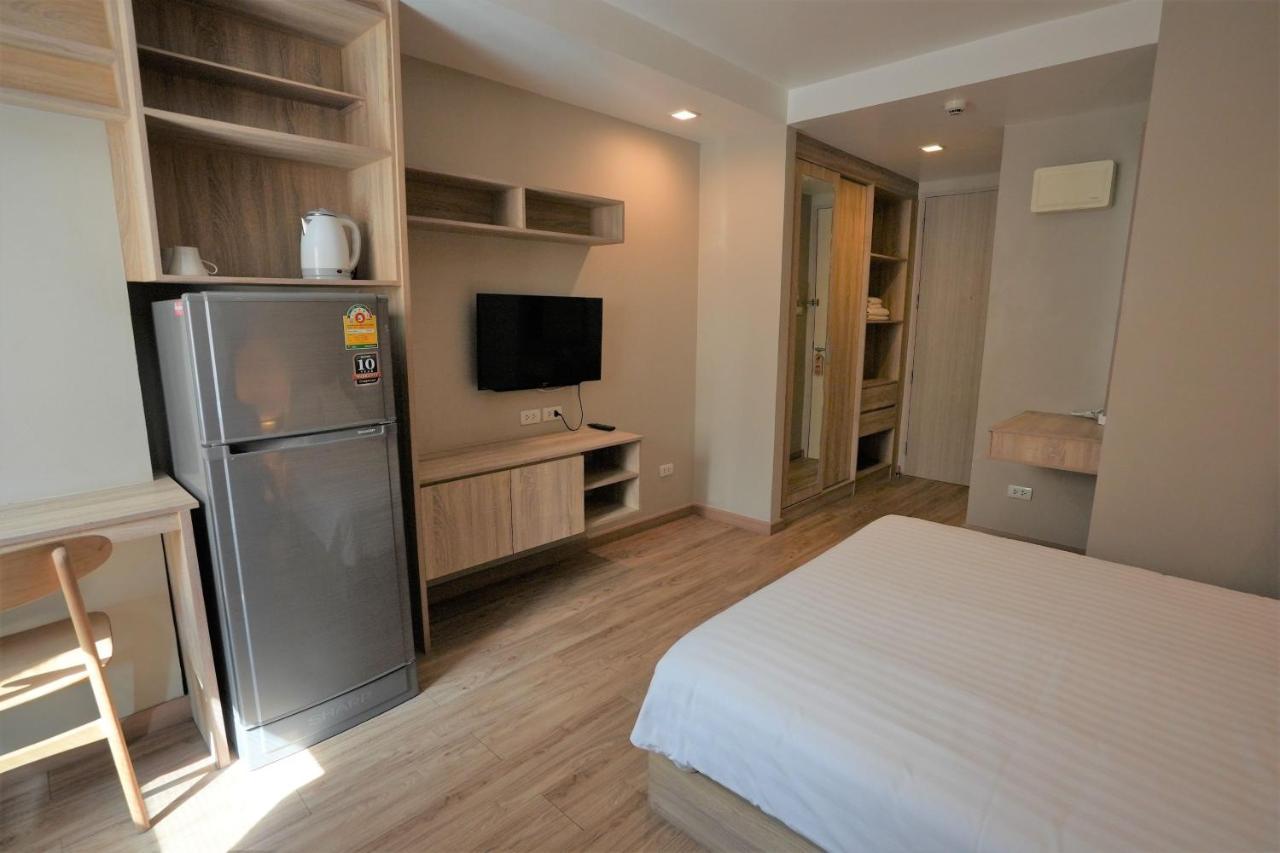 Baan Tanwa - Mrt Ratchadapisek Hotell Bangkok Exteriör bild