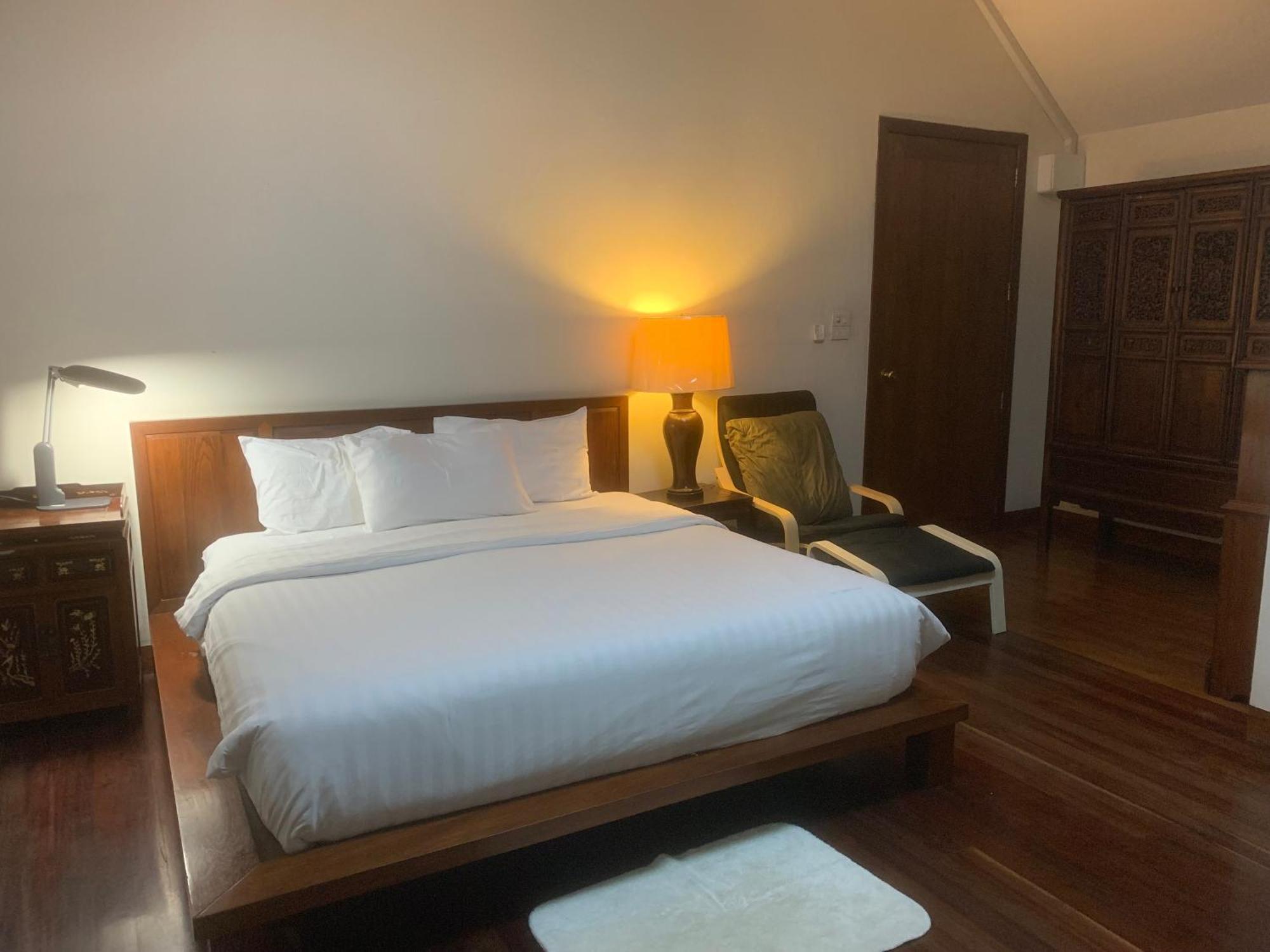 Baan Tanwa - Mrt Ratchadapisek Hotell Bangkok Exteriör bild