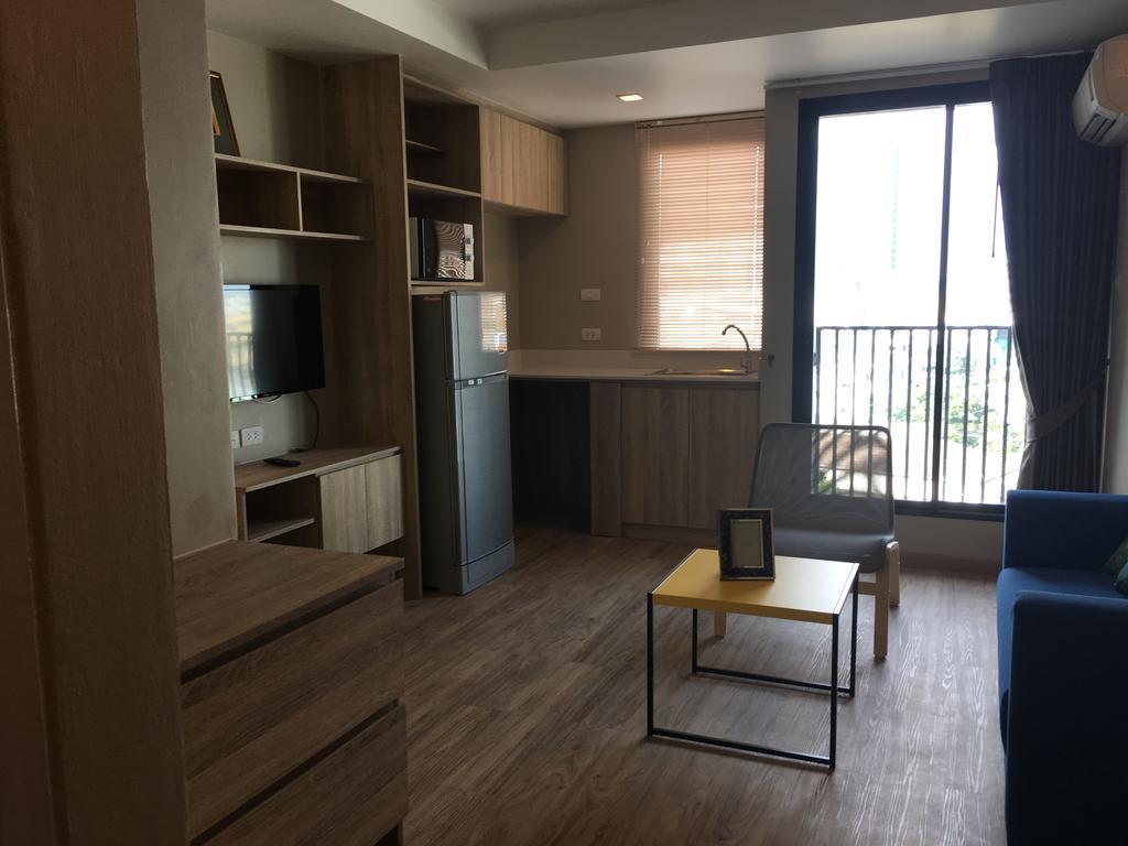 Baan Tanwa - Mrt Ratchadapisek Hotell Bangkok Exteriör bild