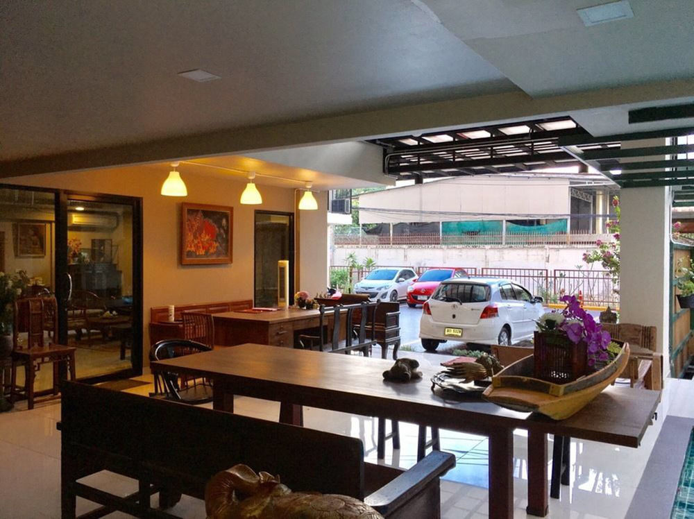 Baan Tanwa - Mrt Ratchadapisek Hotell Bangkok Exteriör bild