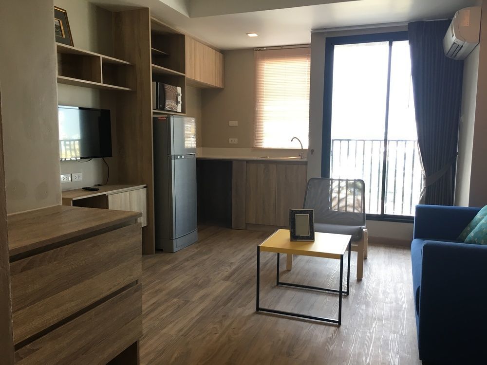 Baan Tanwa - Mrt Ratchadapisek Hotell Bangkok Exteriör bild